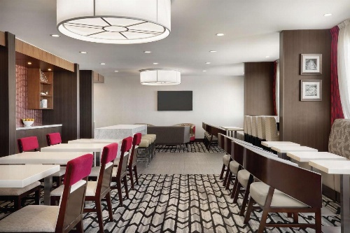 DoubleTree by Hilton Hotel Toronto Airport West image 1
