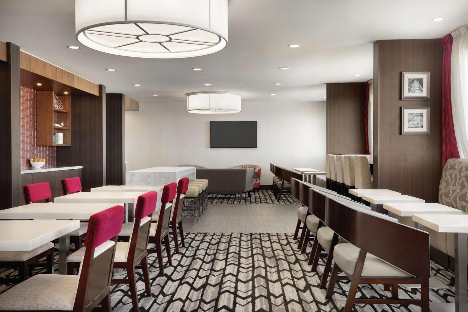 DoubleTree by Hilton Hotel Toronto Airport West