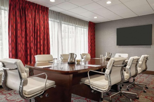 DoubleTree by Hilton Hotel Toronto Airport West image 14