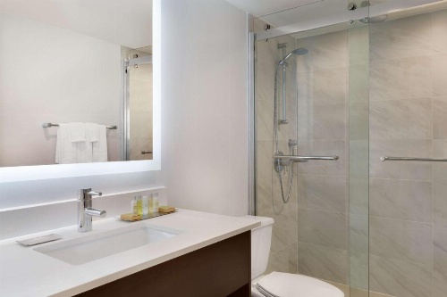 DoubleTree by Hilton Hotel Toronto Airport West image 25