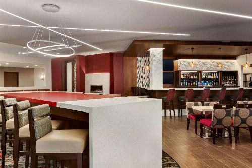 DoubleTree by Hilton Hotel Toronto Airport West image 3